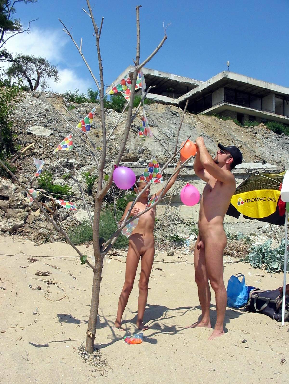 Bulgarian Nude Day Preps Young Nudist Pics - 1