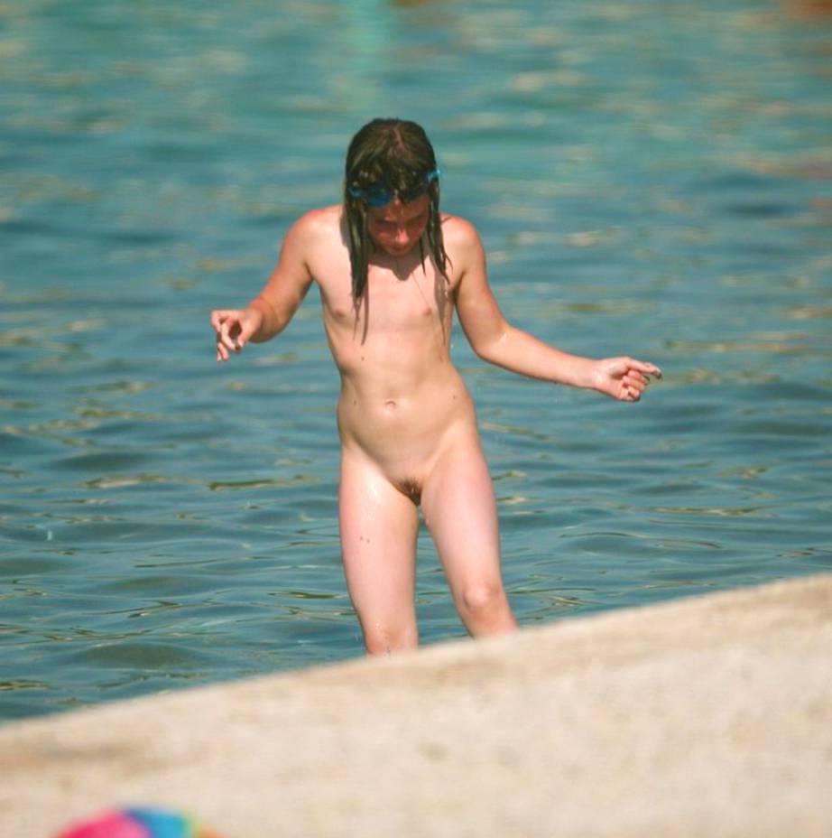 Young Naturists - Children and home nudism - 3