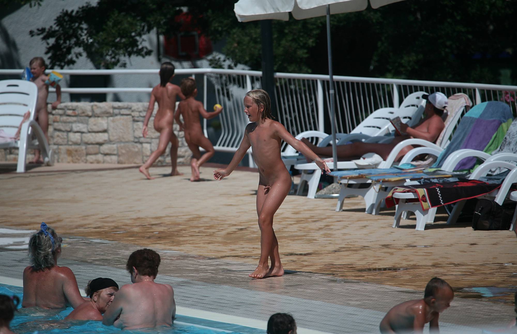 Drag and Drop in the Pool - Naturist Kids - 2
