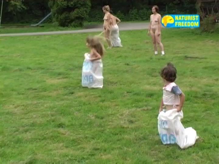 Real Family Nudists - Miss Child Naturist Freedom - 2